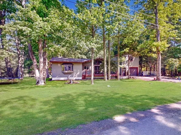 135 Fox Rd, Dingmans Ferry, PA 18328