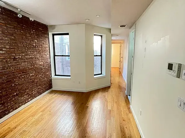 662 Park Place 1BL image 3 of 19