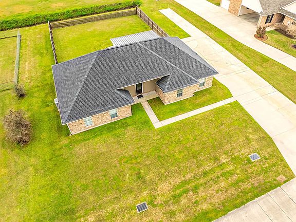 3rd image of 615 Parkside Dr