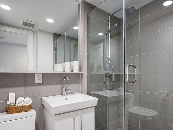 3rd image of 336 Harvard St #4