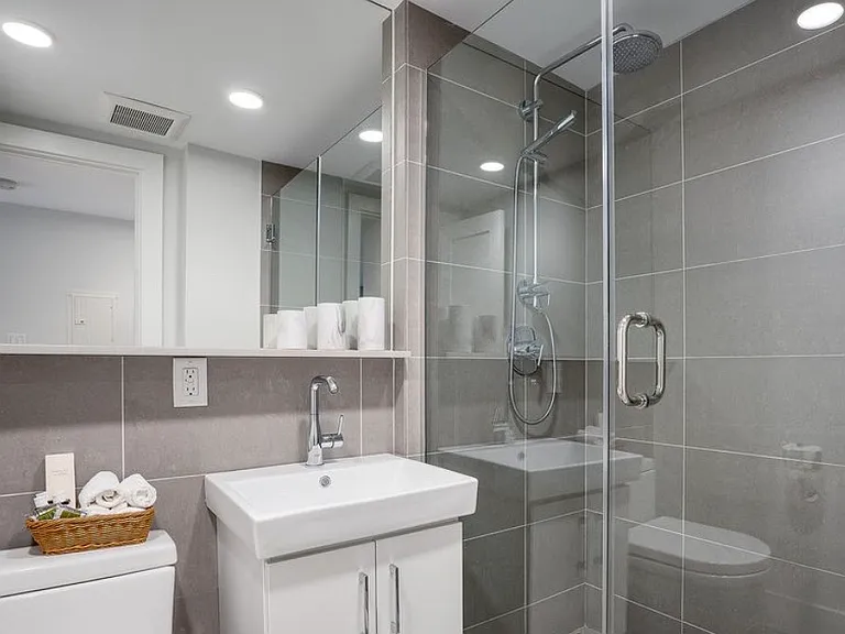 336 Harvard St #4 — Photo 3
