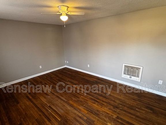 3rd image of 19 Navy Cir