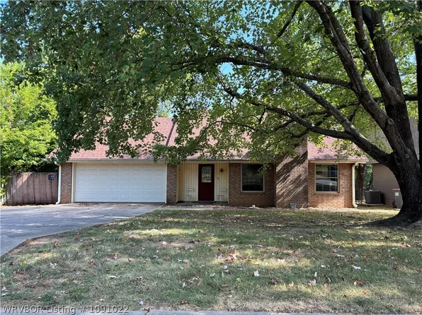 508 M St, Barling, AR 72923