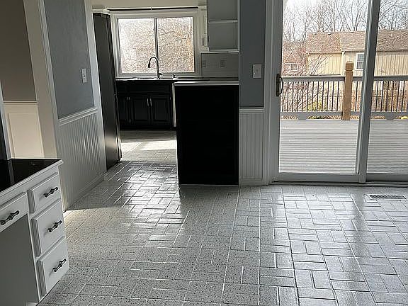 4th image of 16345 W Briarwood Ct