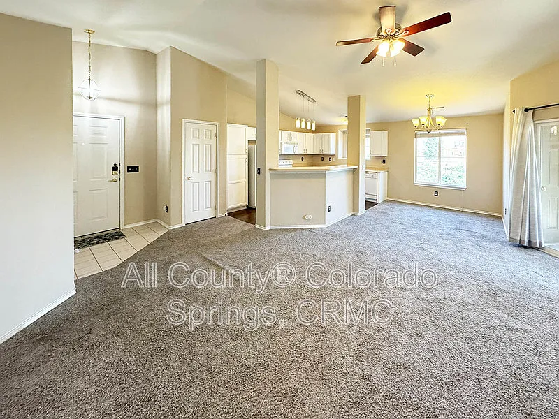3 bed, 2.0 bath, 1276 sqft, $1,895 — Photo 2