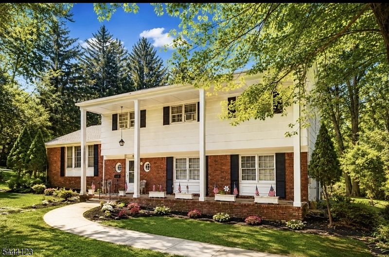 1st image of 5 Brookwood Dr