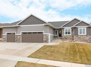 8804 E Silverbell St, Sioux Falls, SD 57110