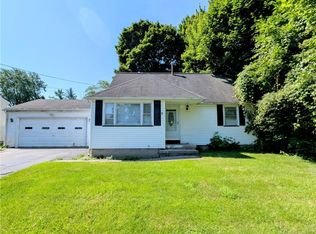 29 Park Ave, Gates, NY 14606