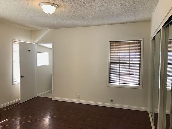 3rd image of 422 1/2 W Graves Ave