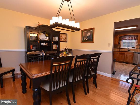 4th image of 20661 Bloomsbury Ln