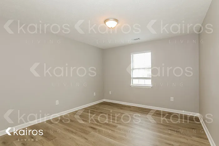 415 Deerpark Dr — Photo 10
