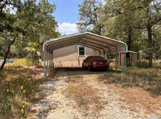 180 Sandy Oaks Dr, Seguin, TX 78155