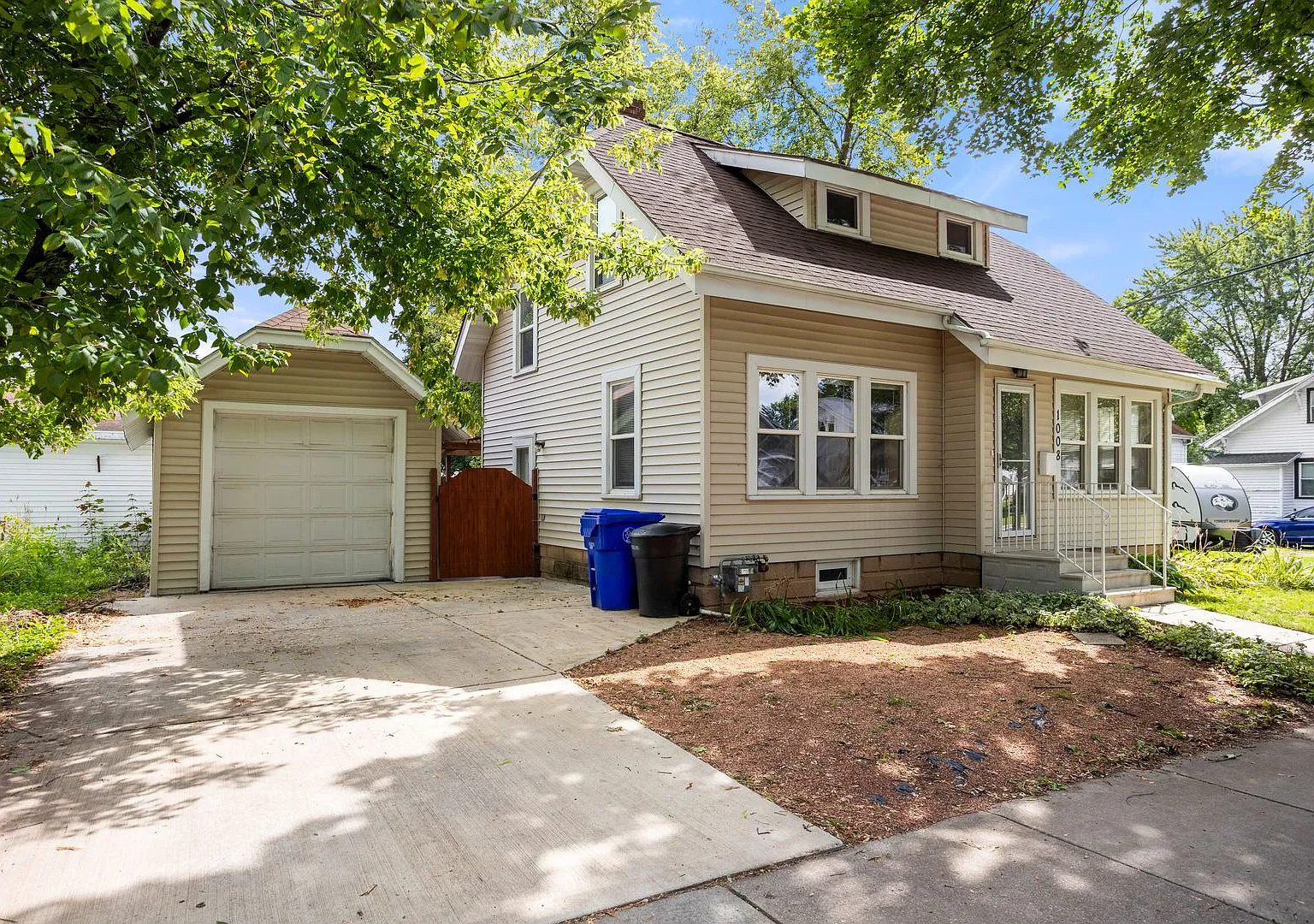 Two Bedroom Appleton House — Photo 1