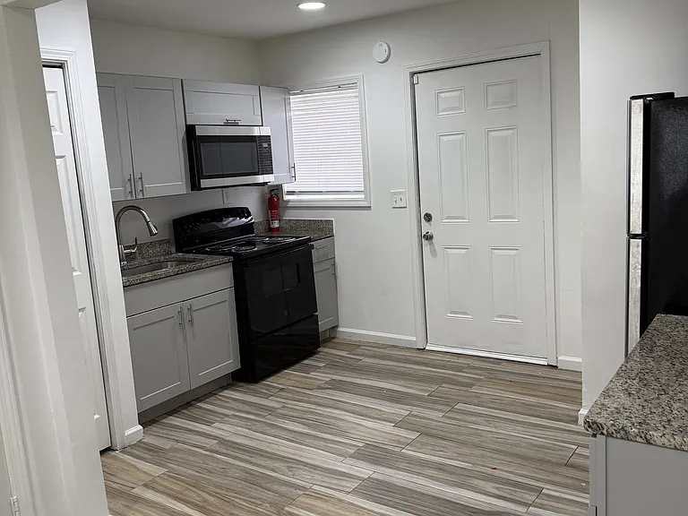 541 Griffin St NW #5 — Photo 5