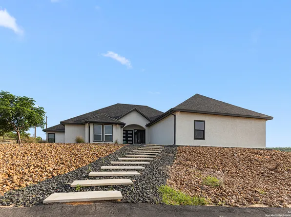 397 County Road 367, Hondo, TX 78861