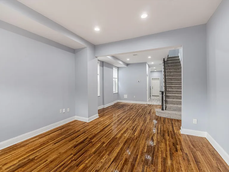 19 Osborn St — Photo 2