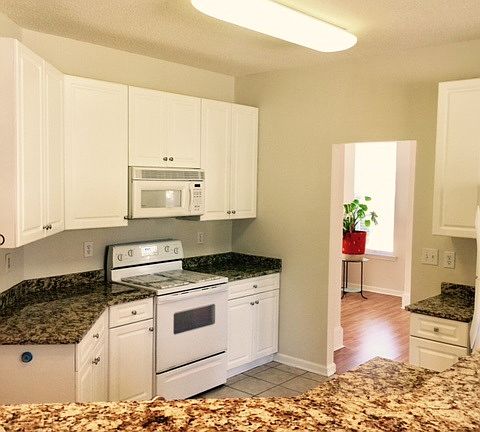 5th image of 410 W Abington Way