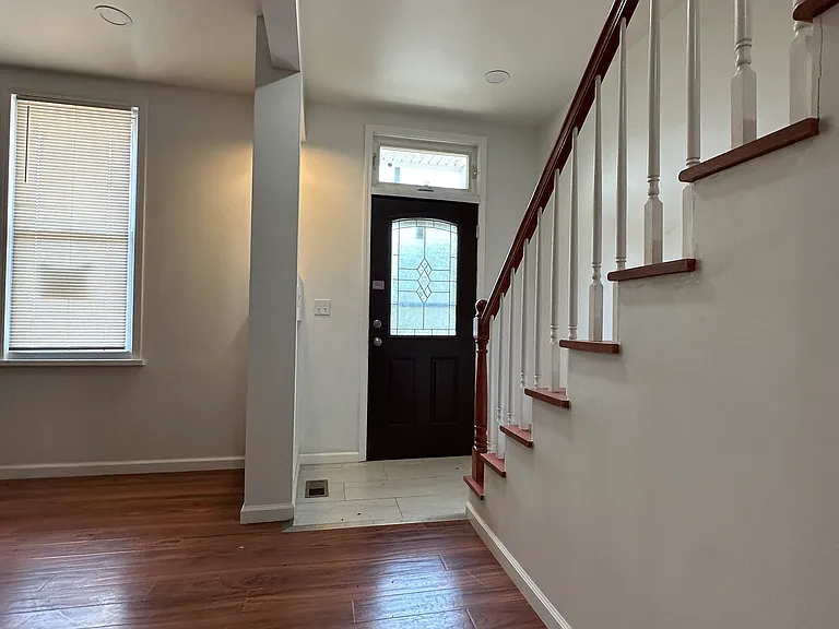 entry 1st floor