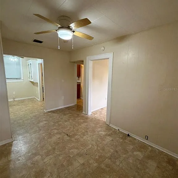 639 E Amelia St — Photo 11