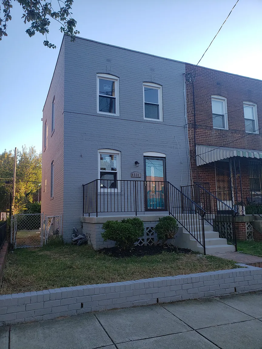 4531 Eads Pl NE photo 1