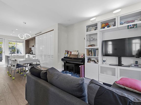 3rd image of 276 W 62nd Ave