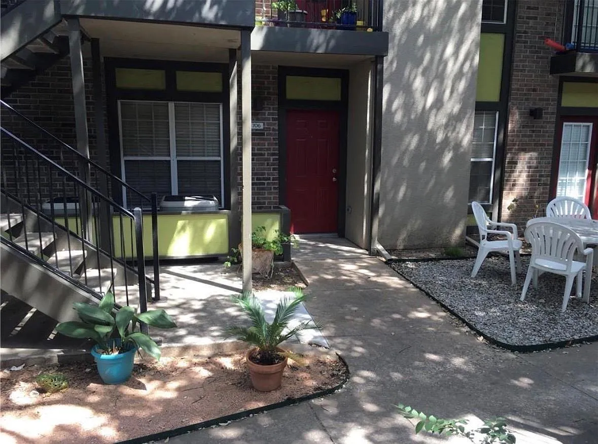 1 bed, 1.0 bath, 576 sqft, $1,225 — Photo 2