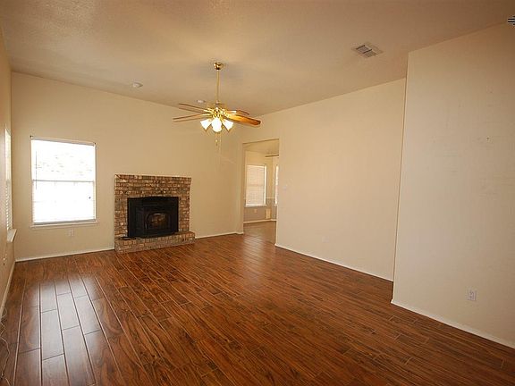 3rd image of 228 Wilmington Cir