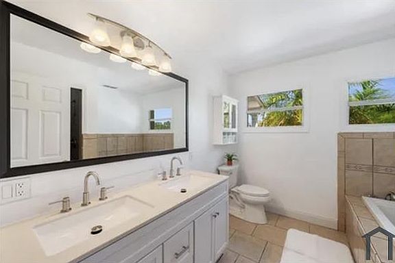 5th image of 5660 Hobson St NE