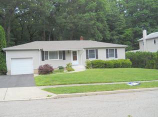 20 Highland Rd, Oak Ridge, NJ 07438