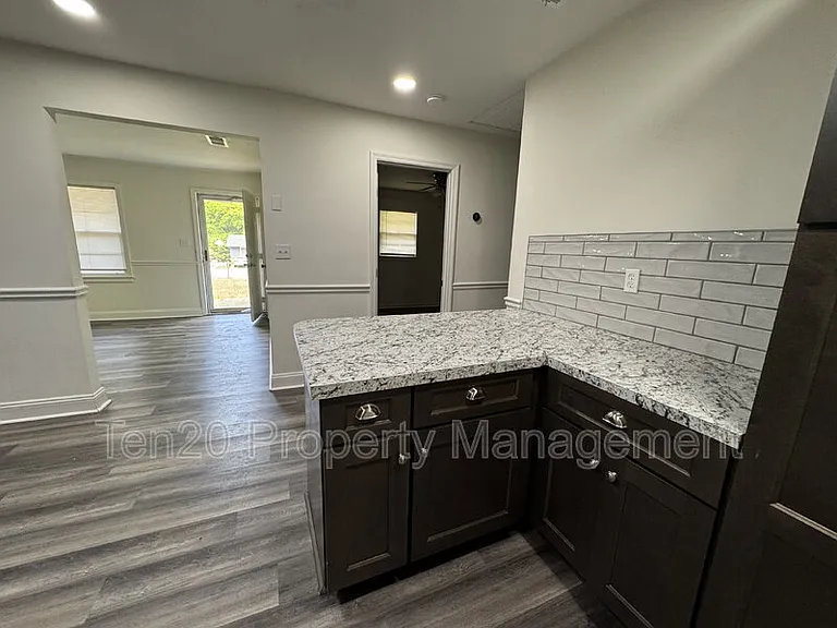 4702 Harbin St — Photo 4