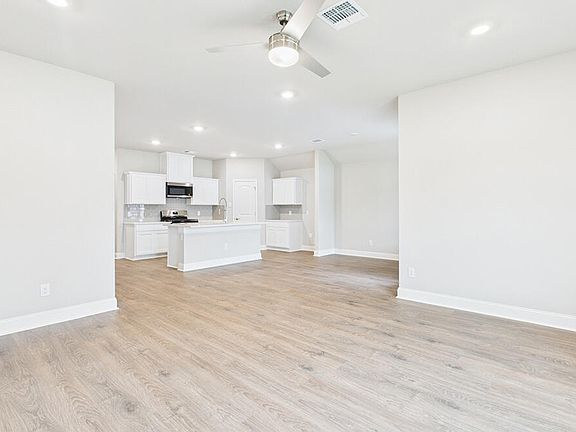 2nd image of 112 Eden Ridge St