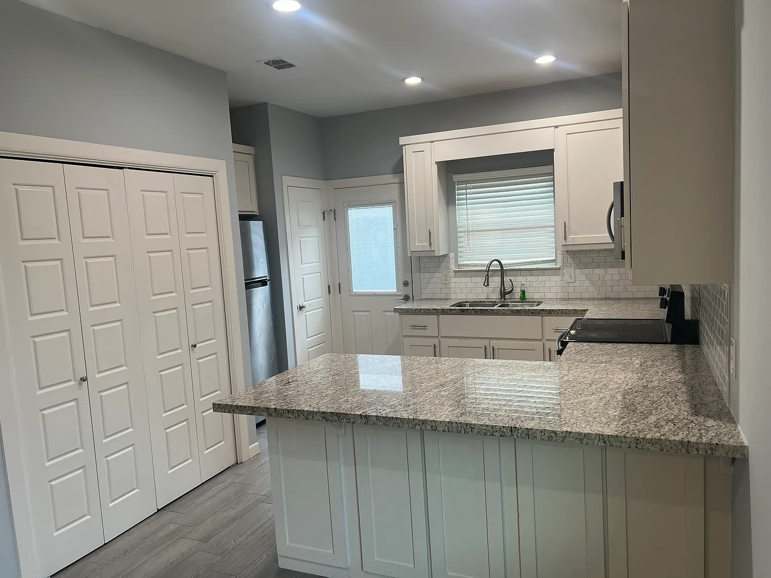 2 bed, 944 sqft, $1,100 — Photo 3