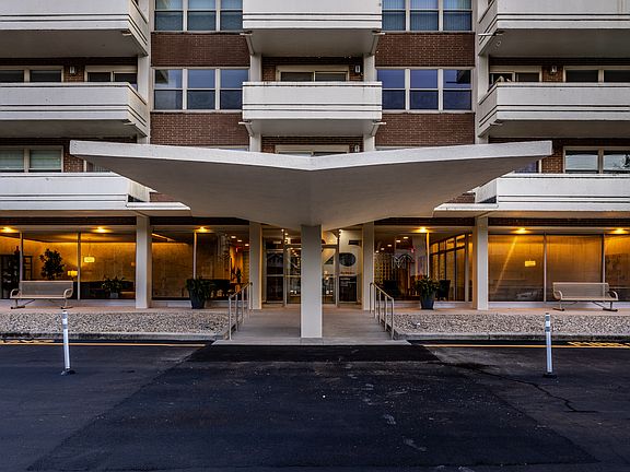4th image of 25 E 40th St APT 3C