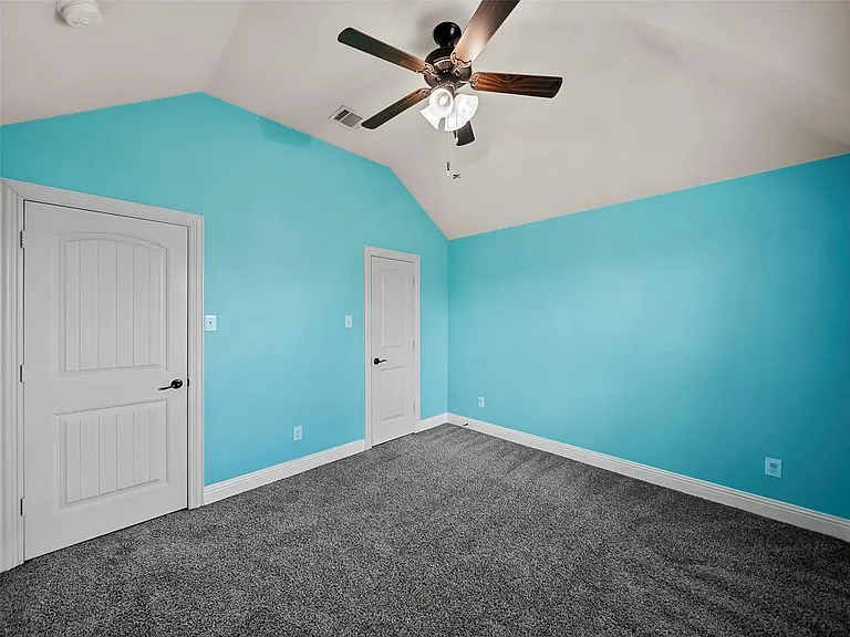 604 Darby Ln — Photo 10