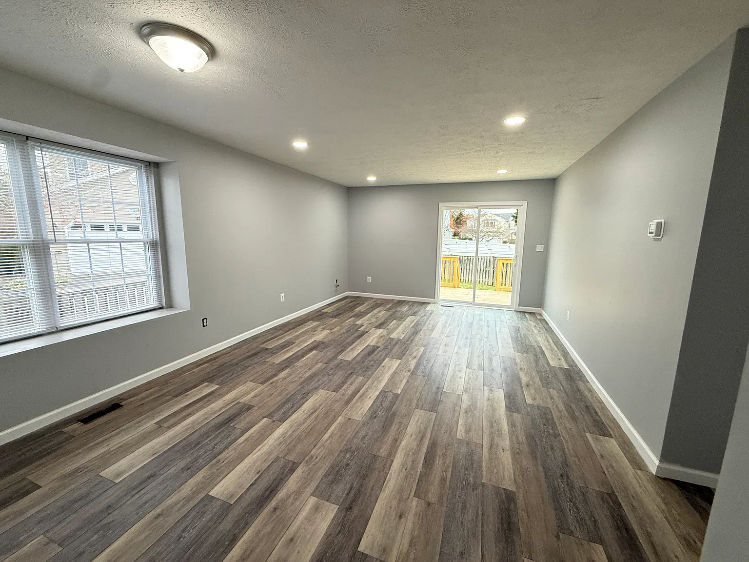 3 bed, 1100 sqft, $2,300 — Photo 4