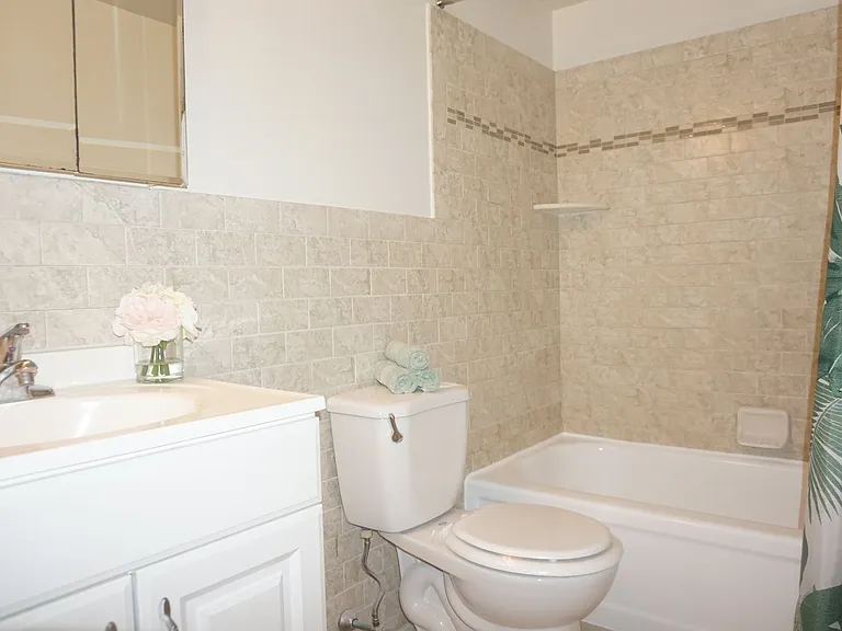 Ridgeway Court Apartments — Photo 10