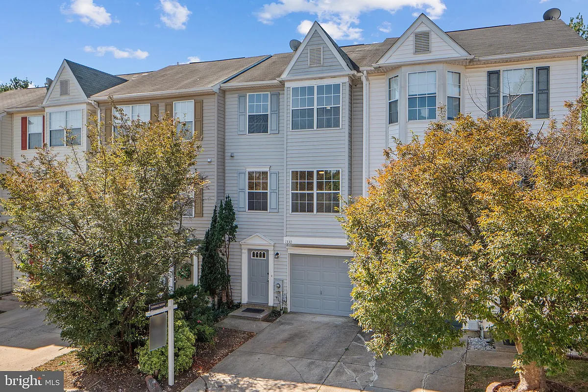 Building Photo - 1330 Hampshire Dr #7E