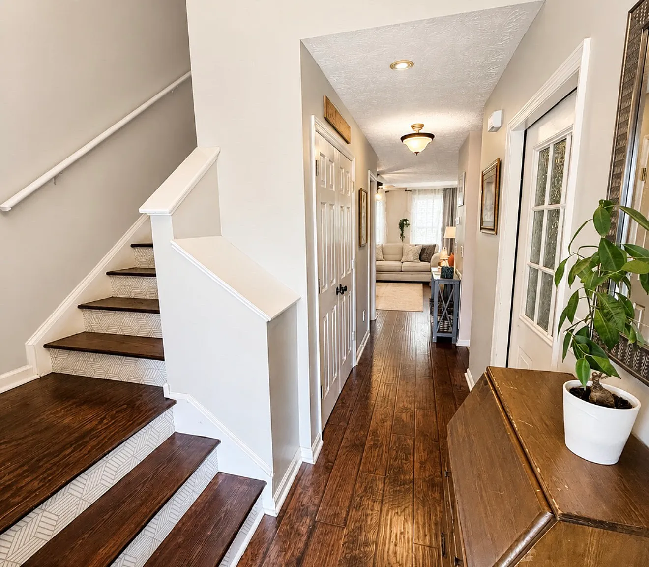 3 bed, 2.5 bath, 1527 sqft, $1,600 — Photo 2
