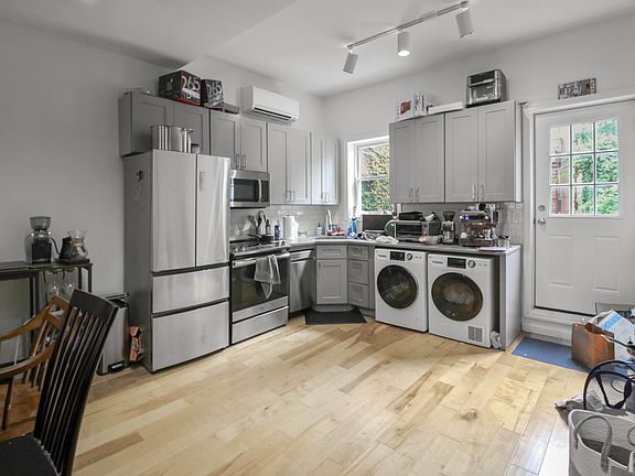 5th image of 309 Leonard St #2
