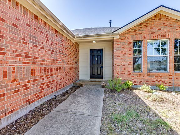 2nd image of 2018 Gardenia Dr