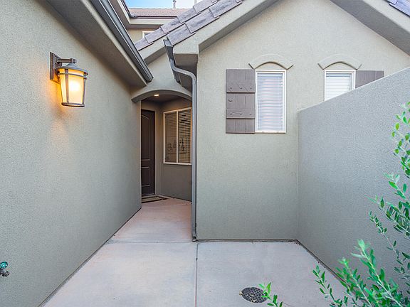 4th image of 4178 E Torrey Pines Dr
