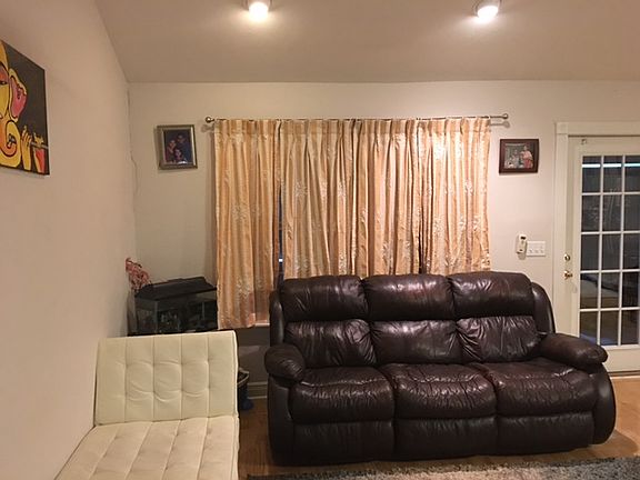 5th image of 1026 Park View Dr