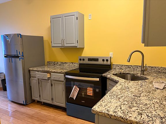 2nd image of 5407 Woodland Ave #1