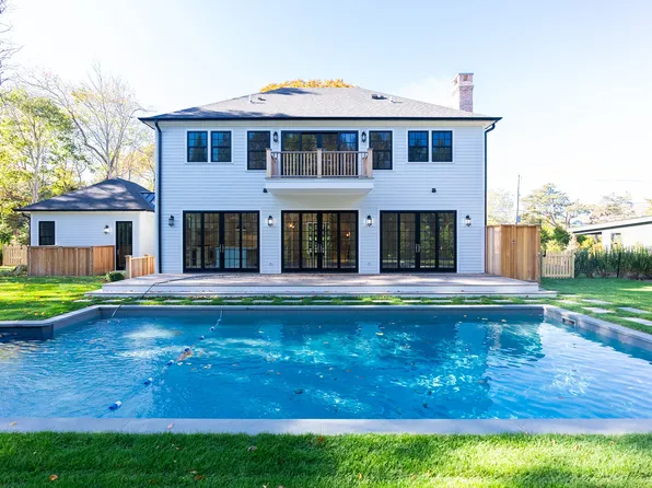 166 Ferry Rd, Sag Harbor, NY 11963