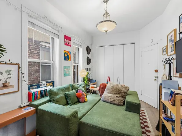 328 E 73rd St APT 5B, New York, NY 10021