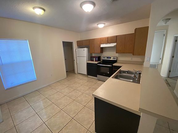 4th image of 218 Canterbury Ct