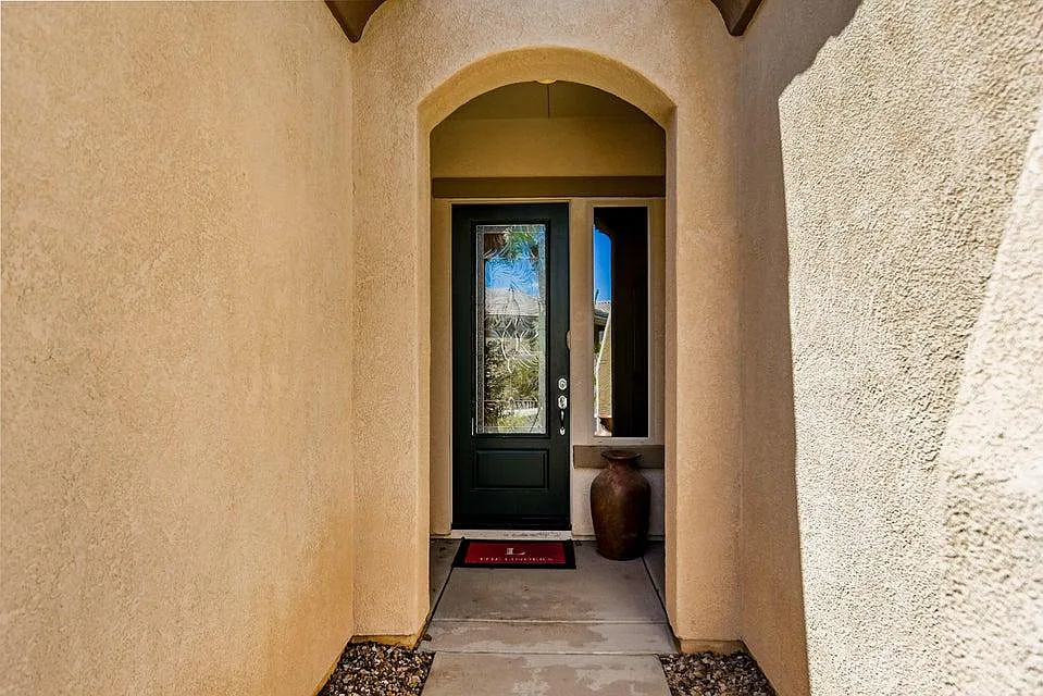 3 bed, 2433 sqft, $6,000 — Photo 2