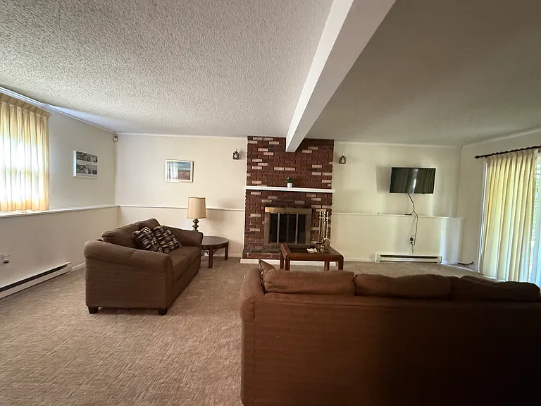12 Lakewood Dr — Photo 4
