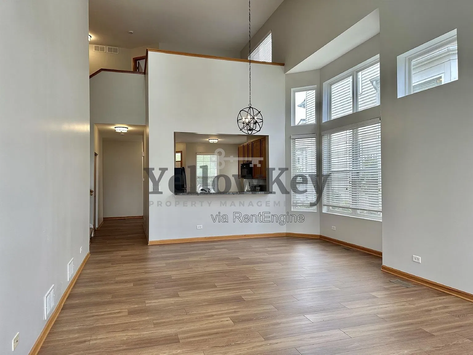 3 bed, 2.5 bath, 2200 sqft, $2,350 — Photo 3