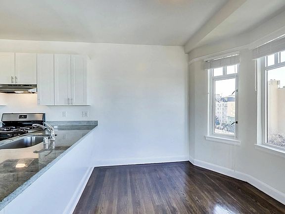 3rd image of 1362 Lombard St #402